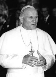 Vom 15. bis 19. November 1980 besuchte Seine Heiligkeit Papst Johannes Paul II. die Bundesrepublik Deutschland. Auf Einladung von Bundespräsident Karl Carstens hat der Papst seinen pastoralen Besuch mit einem offiziellen in Bonn verbunden. Am 15. November gab der Bundespräsident einen Empfang zu Ehren Seiner Heiligkeit auf Schloß Augustusburg in Brühl bei Bonn. Dort führte Papst Johannes Paul II. auch ein Gespräch mit Bundeskanzler Helmut Schmidt. Gleichzeitig traf Bundesaußenminister Hans-Dietrich Genscher mit Kardinal-Staatssekretär Casaroli zusammen. Im Anschluß an den offiziellen Teil begab sich der Papst auf den Bonner Münsterplatz, um dort eine Ansprache zu halten. Ferner bestand der pastorale Teil aus Besuchen in Köln, Osnabrück, Mainz, Fulda, Altötting und München. In allen diesen Städten hielt Papst Johannes Paul II. die Heilige Messe. Eigentlicher Anlaß seines Aufenthaltes in der Bundesrepublik war der 700. Todestag von Albertus Magnus (1193-1280), dessen Grab der Papst in Köln besuchte. Bundespräsident Karl Carstens und Papst Johannes Paul II. auf Schloß Augustusburg in Brühl.