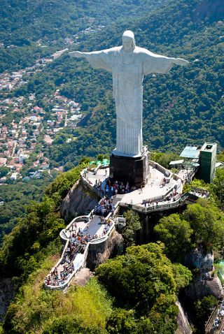 512px-Aerial_view_of_the_Statue_of_Christ_the_Redeemer